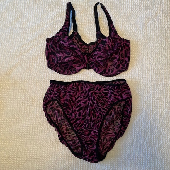 Victoria's Secret Other - NWOT Vintage Victorias Secret Purple and Black animal print bra & panty 38DD/XL